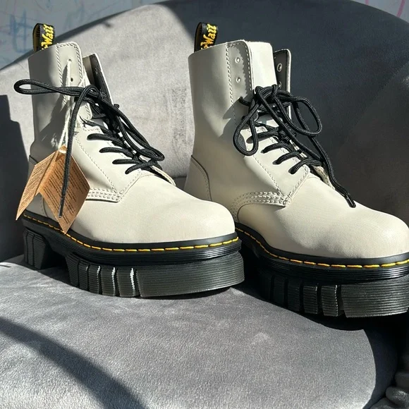 Dr. Martens White Jadon Platform Boots size 8 - Picture 9 of 13